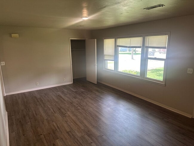 Building Photo - 3-Bed, 2-Bath Springdale Home with Split Floorplan and Large, Fenced-In Backyard
