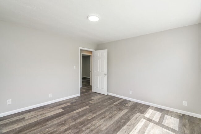 Building Photo - 5700 Ridgefield Rd