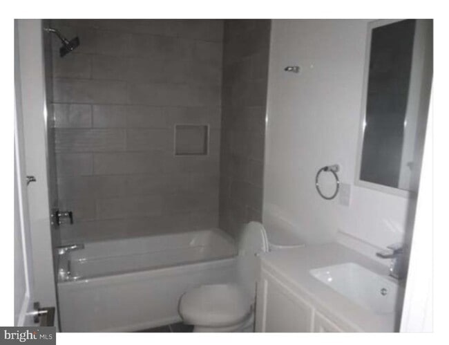 Primary Photo - 2452 Federal St