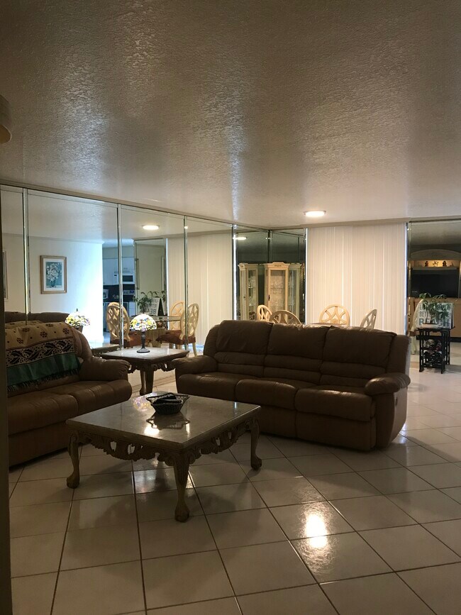 Building Photo - 1000 S Ocean Blvd