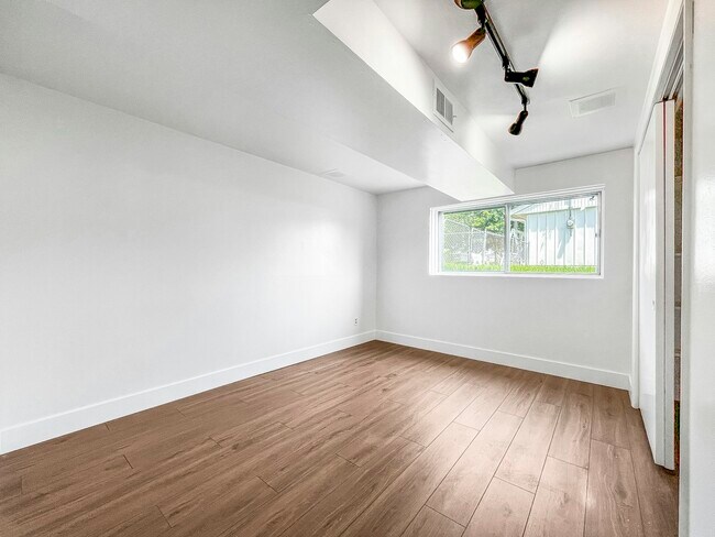 Building Photo - 1117 Dauphine Ln