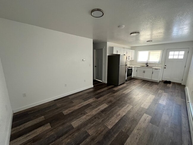 Building Photo - 1994 Badger Rd