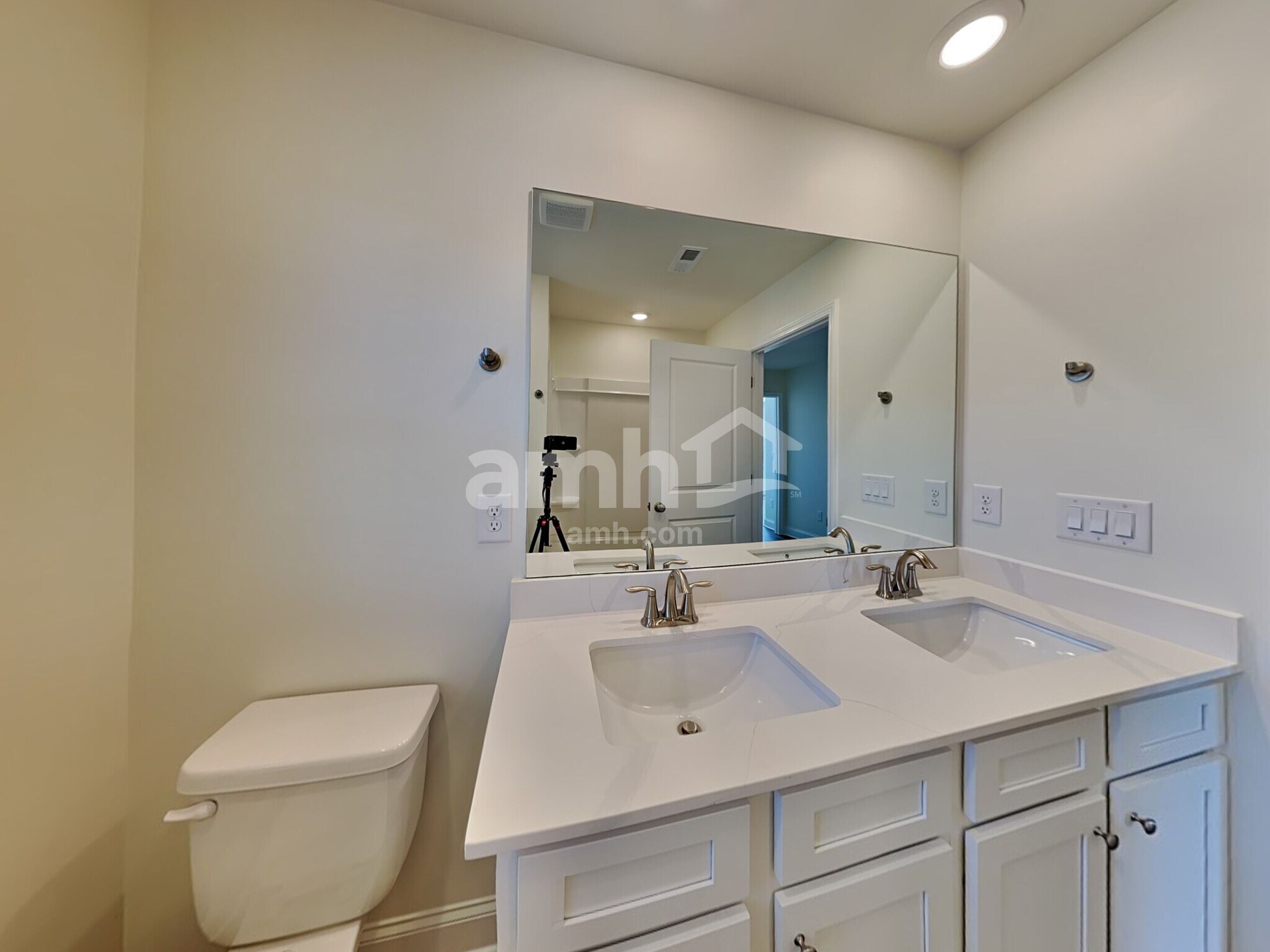 Building Photo - 850 Jubilation St