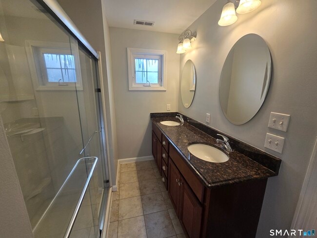 Building Photo - 6 Oak Branch Dr