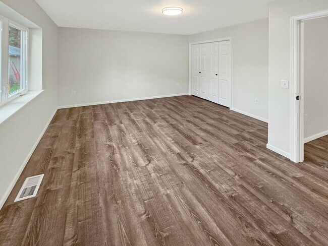 Building Photo - 607 W Main St