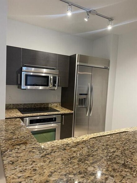 Building Photo - 550 Okeechobee Blvd