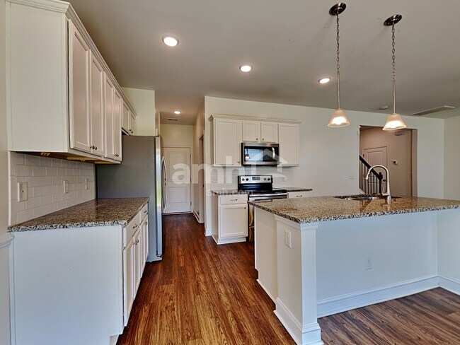 Building Photo - 525 Lateleaf Dr