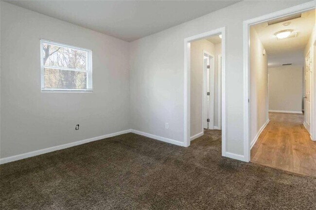 Building Photo - 2361 Swallow Cir SE