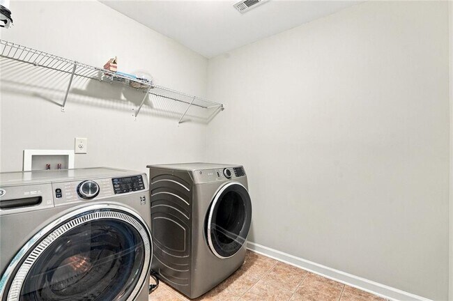 Building Photo - 5335 Redfield Way