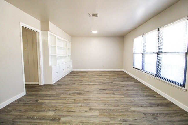 Building Photo - 434 Cosgrove St