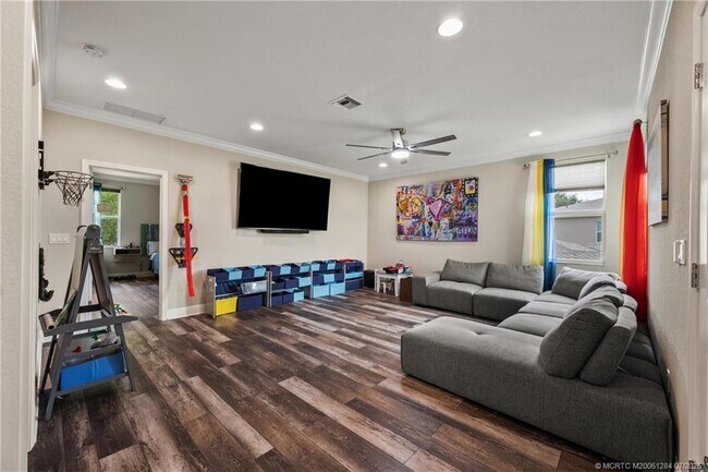 Building Photo - 1813 NW Cataluna Cir