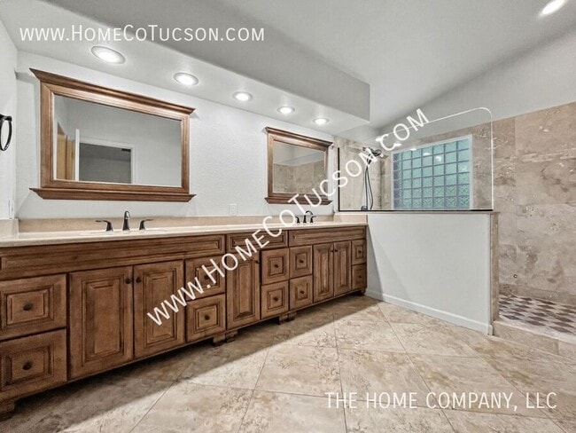 Building Photo - 5168 N Windriver Pl