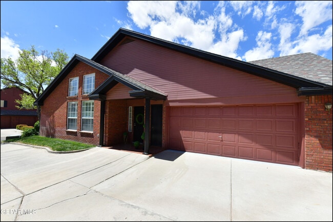 Building Photo - 31 Stratford Hall Cir