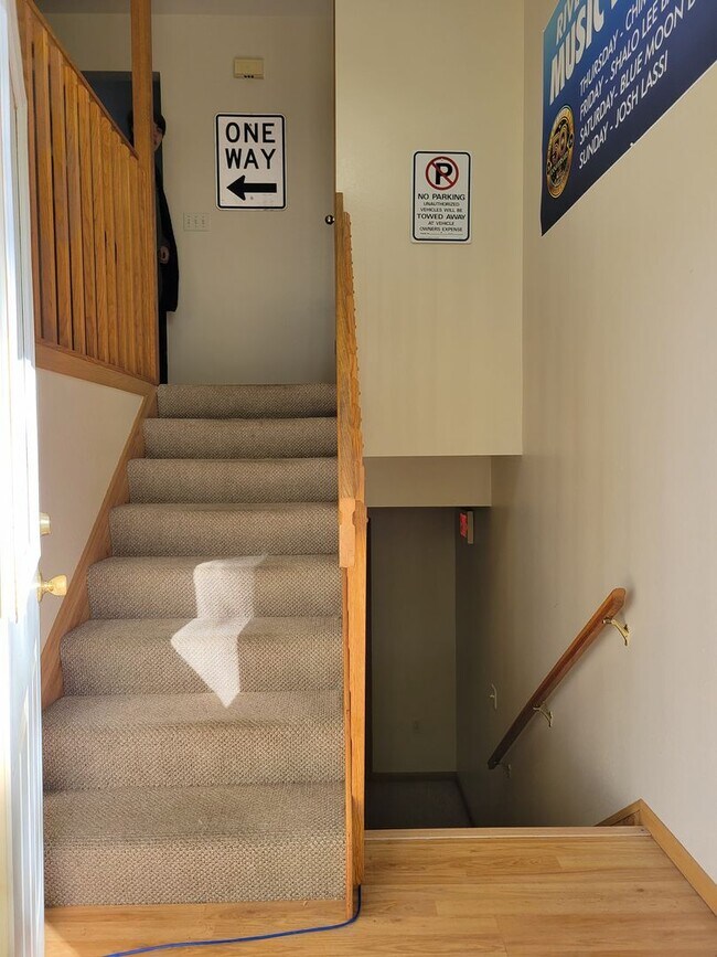 Building Photo - 5 Bedroom Duplex Unit