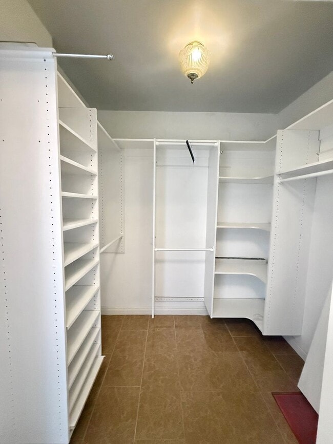 Building Photo - 5BD/4BA POOL HOME IN ALTA VISTA SOUTH | SOLAR SAVINGS | $6,200/mo