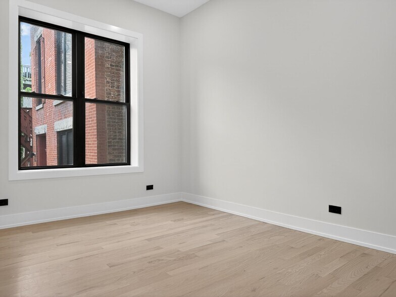 Building Photo - 1416 N Maplewood Ave