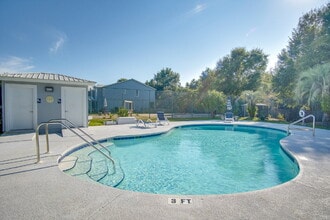 Building Photo - Navarre 3/2.5 Townhome – Minutes from Nava...