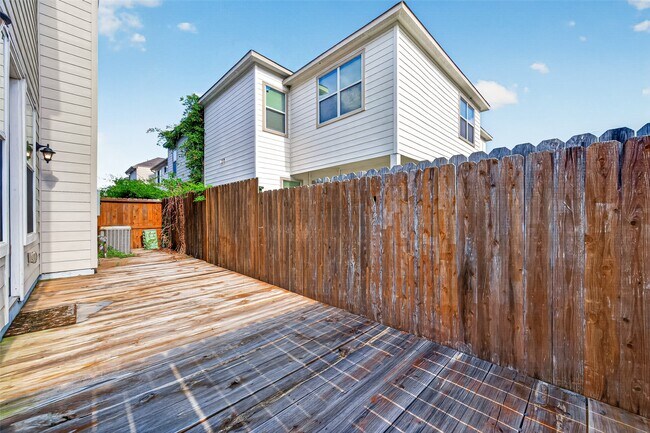 Building Photo - 8802 Hollister Pine Ct