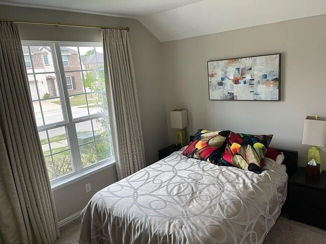 Building Photo - 2416 Leeward Pl