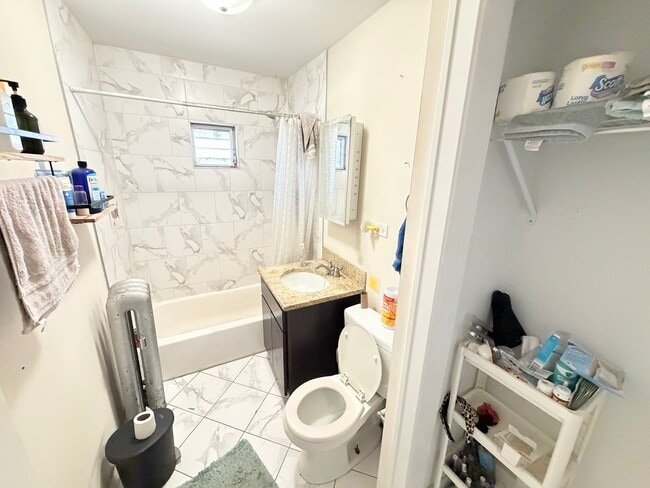 Building Photo - 3153 W Augusta Blvd