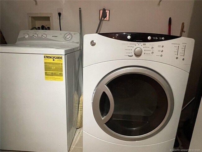 Building Photo - 325 Jimmy Buffett Mem Hwy