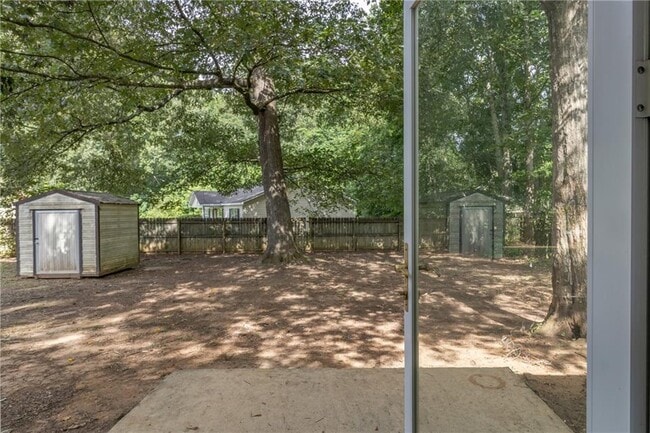 Building Photo - 7955 Trinity Park Dr