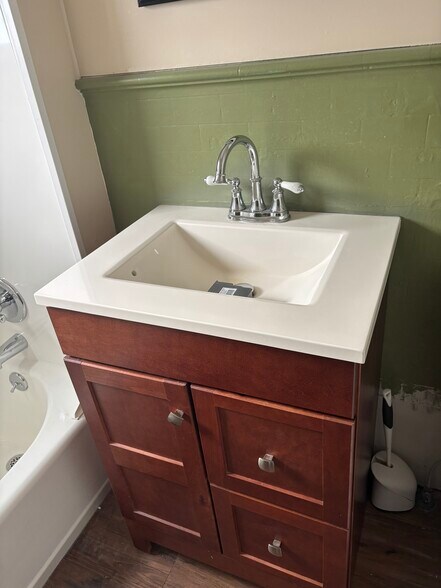 Bathroom - 266 Randolph St