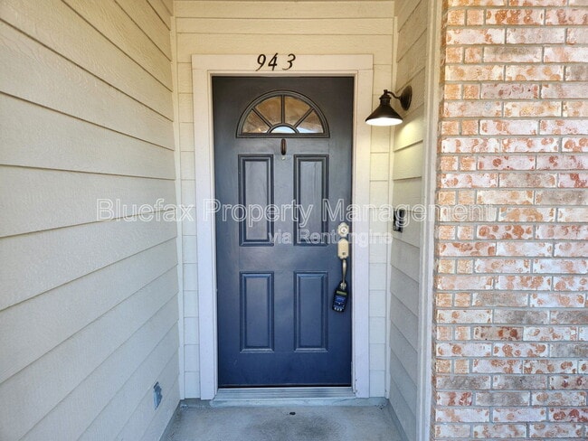 Building Photo - 943 Tisbury Pkwy