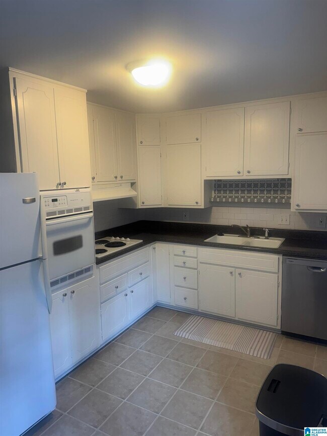 Building Photo - 4035 Montclair Rd