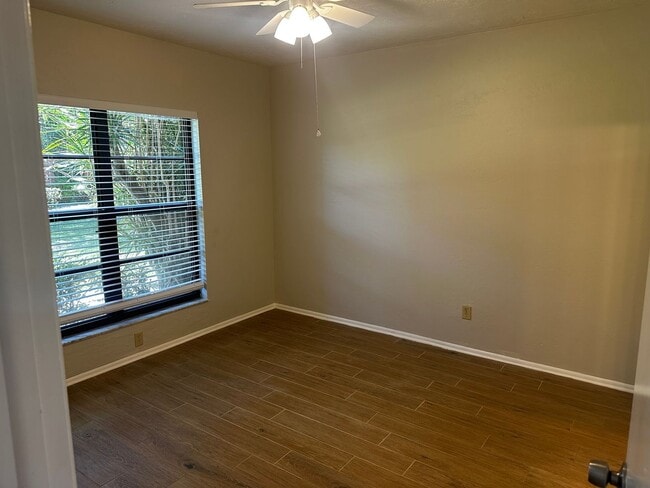 Building Photo - Sharp-Newly Remodeled Ground Floor Condo -...