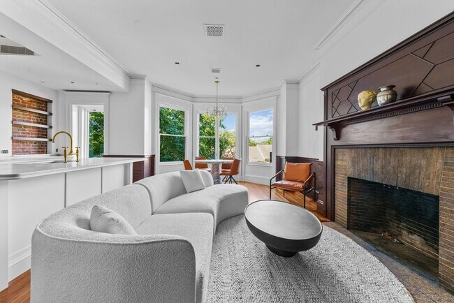 Primary Photo - 320 Tappan St