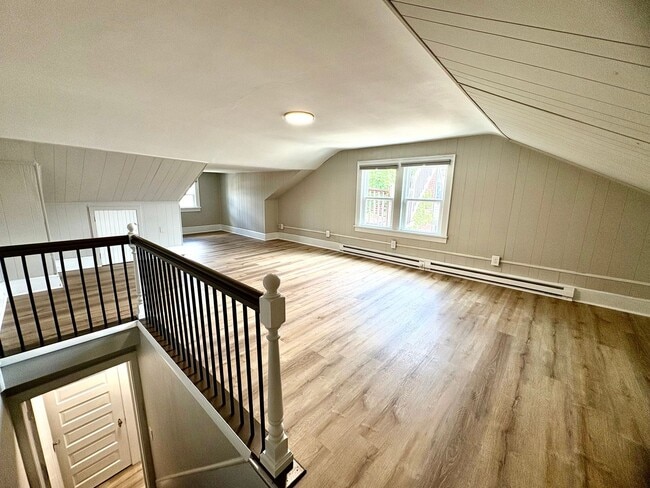 Building Photo - 3 Bedroom 1 Bathroom in York with Sunroom,...