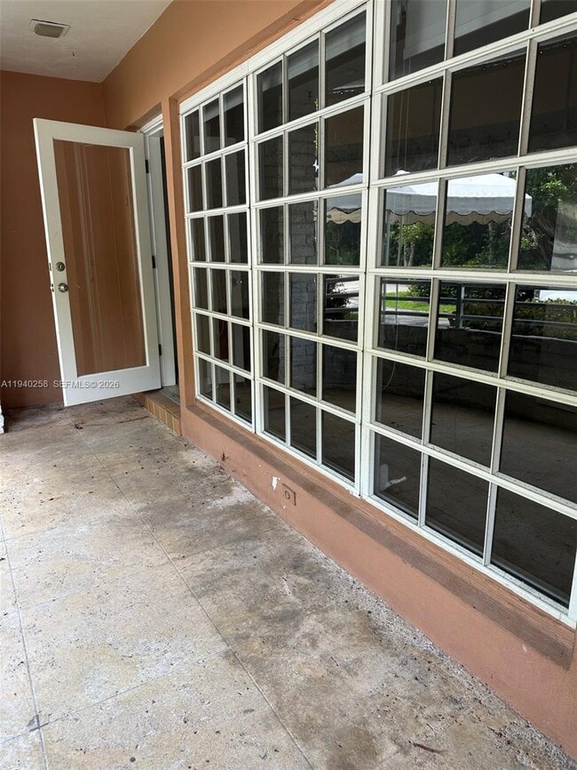 Building Photo - 60 Park Dr