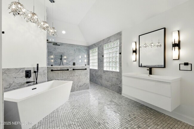 Building Photo - 13600 Emerald Cove Ct