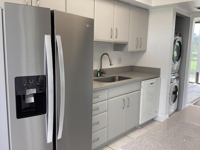 Building Photo - 00 Bridgewood Dr