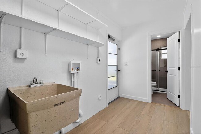 Building Photo - 4210 Palm Dr