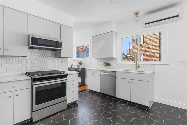 Building Photo - 420 Wayland Ave