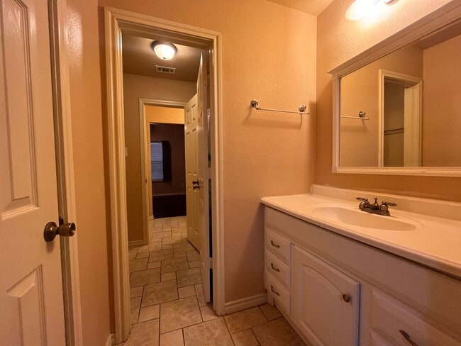 Building Photo - Gated Entry 5 bedroom, 3.5 Bath Home on 16...