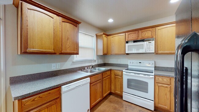 Building Photo - FREE DECEMBER RENT!!!