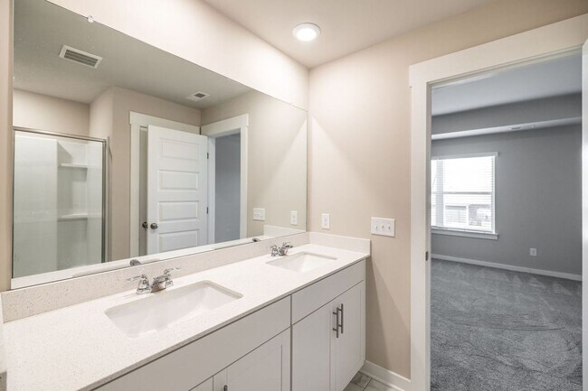 Building Photo - AVAILABLE NOW in Foxland Crossing