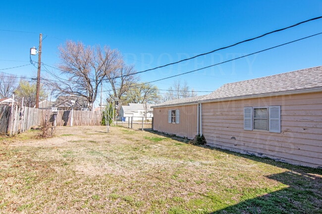 Building Photo - 2 Bedroom 1 Bath