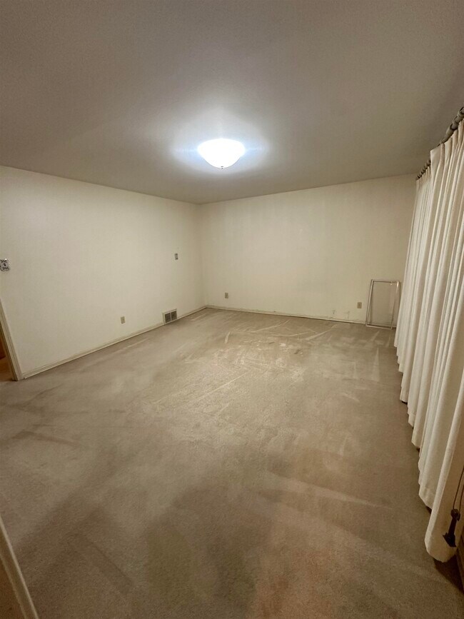 Building Photo - 244 S Grove Park Rd