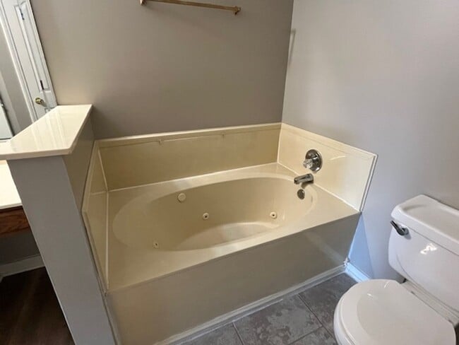 Building Photo - Renovated 4 Bedroom 2 Bath Home with 2 Car Garage for Rent!