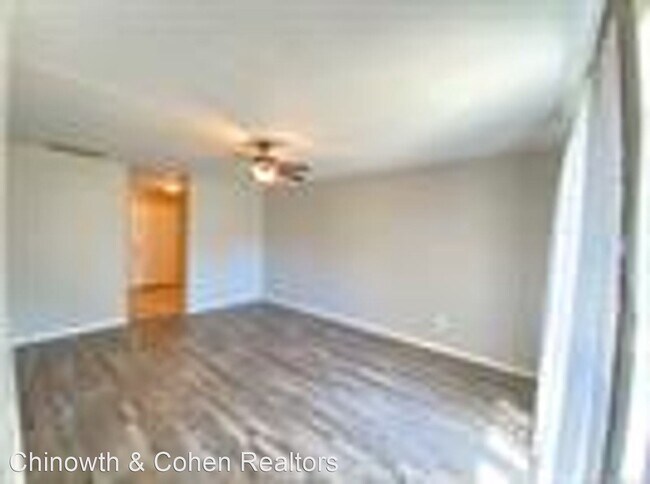 Building Photo - 3 br, 1 bath House - 3224 S 121st E Ave