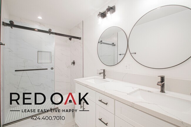 Building Photo - 856 W 47th St