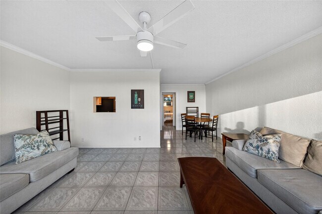 Building Photo - 625 Antioch Ave