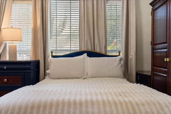 Building Photo - 1505 Laurel Oak Loop