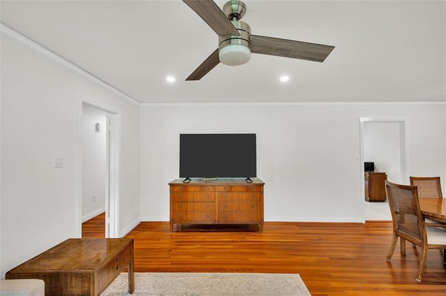 Building Photo - 9610 Bevlyn Dr