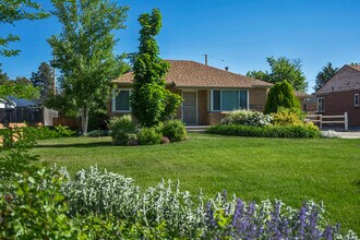 Building Photo - Amazing 4BR, 2BTH in Park Hill!!