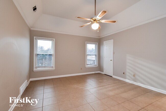 Building Photo - 8861 Reflections Cove